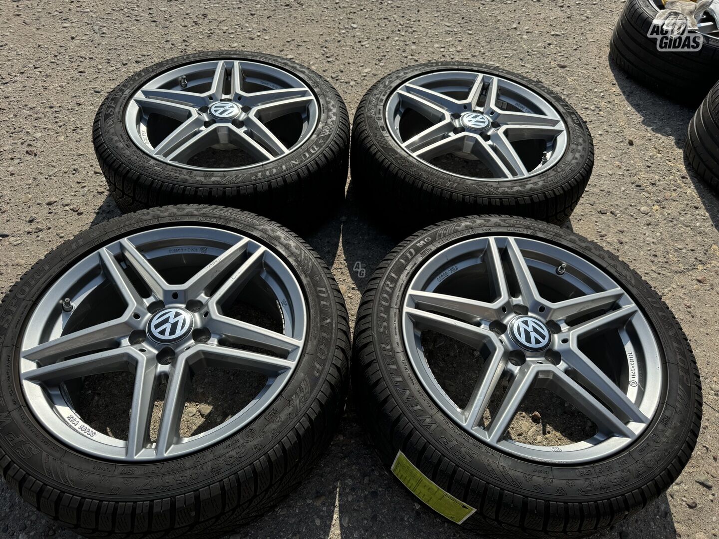 Volkswagen Siunciam, 7,5J ET40 light alloy R17 rims