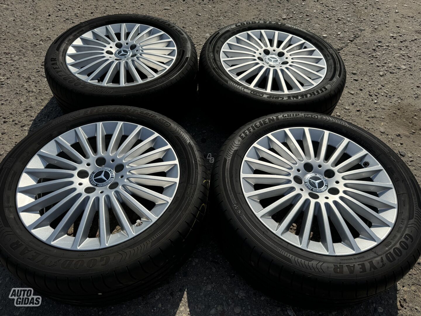 Mercedes-Benz Siunciam, 7J Et48 light alloy R17 rims