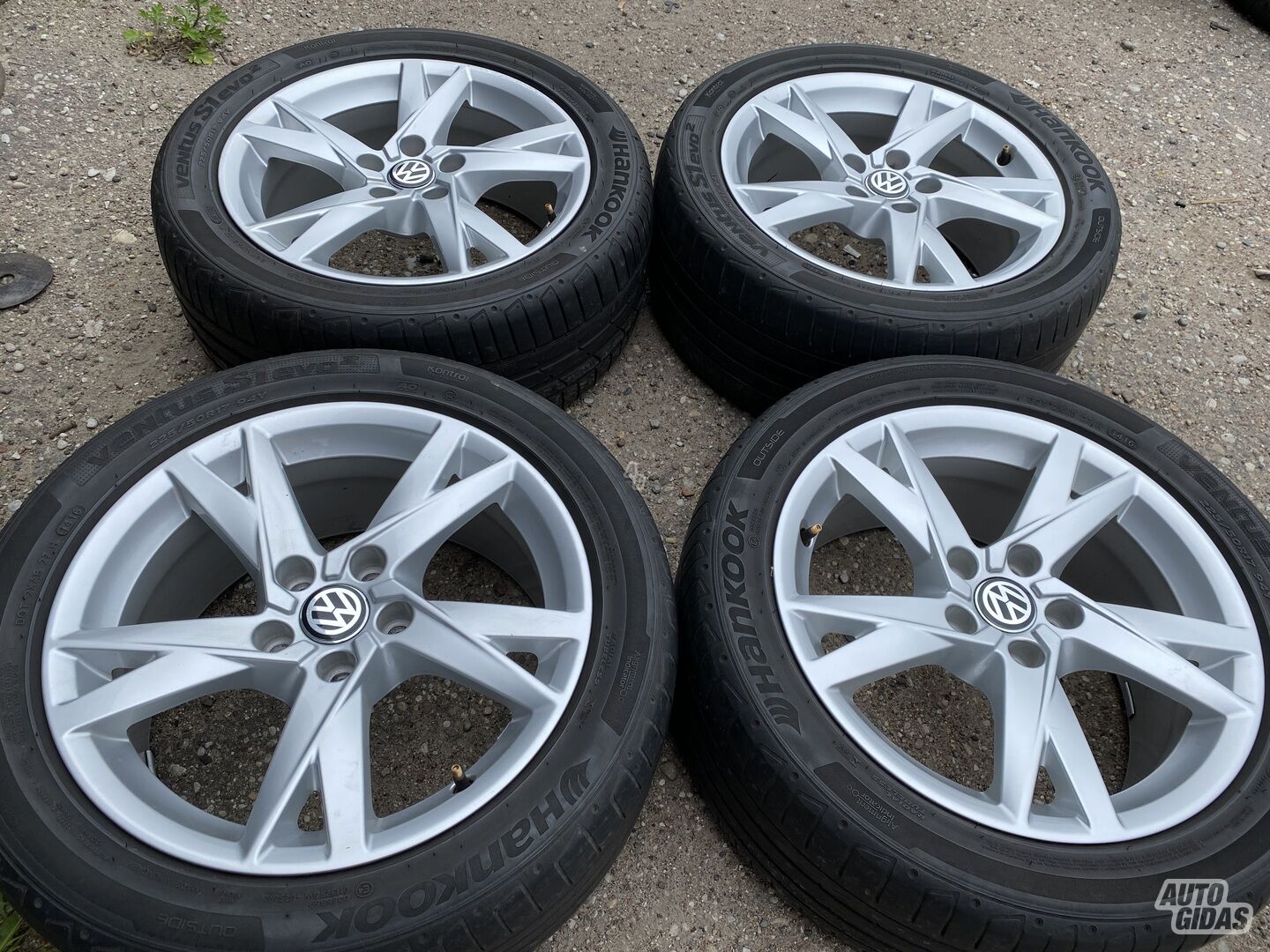 Volkswagen Siunciam, 7,5J ET38 light alloy R17 rims