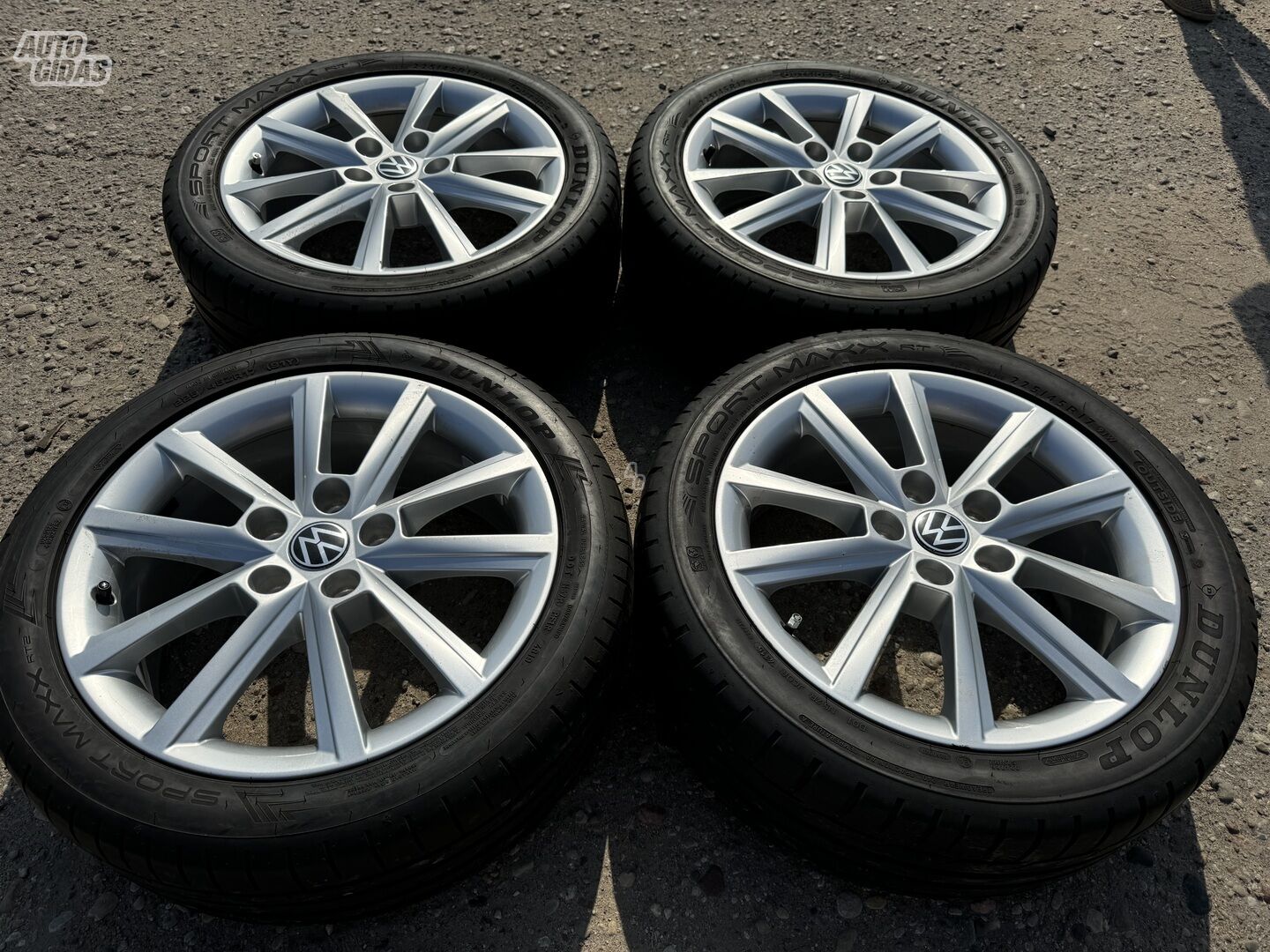 Volkswagen Siunciam, 7J ET49 Golf light alloy R17 rims