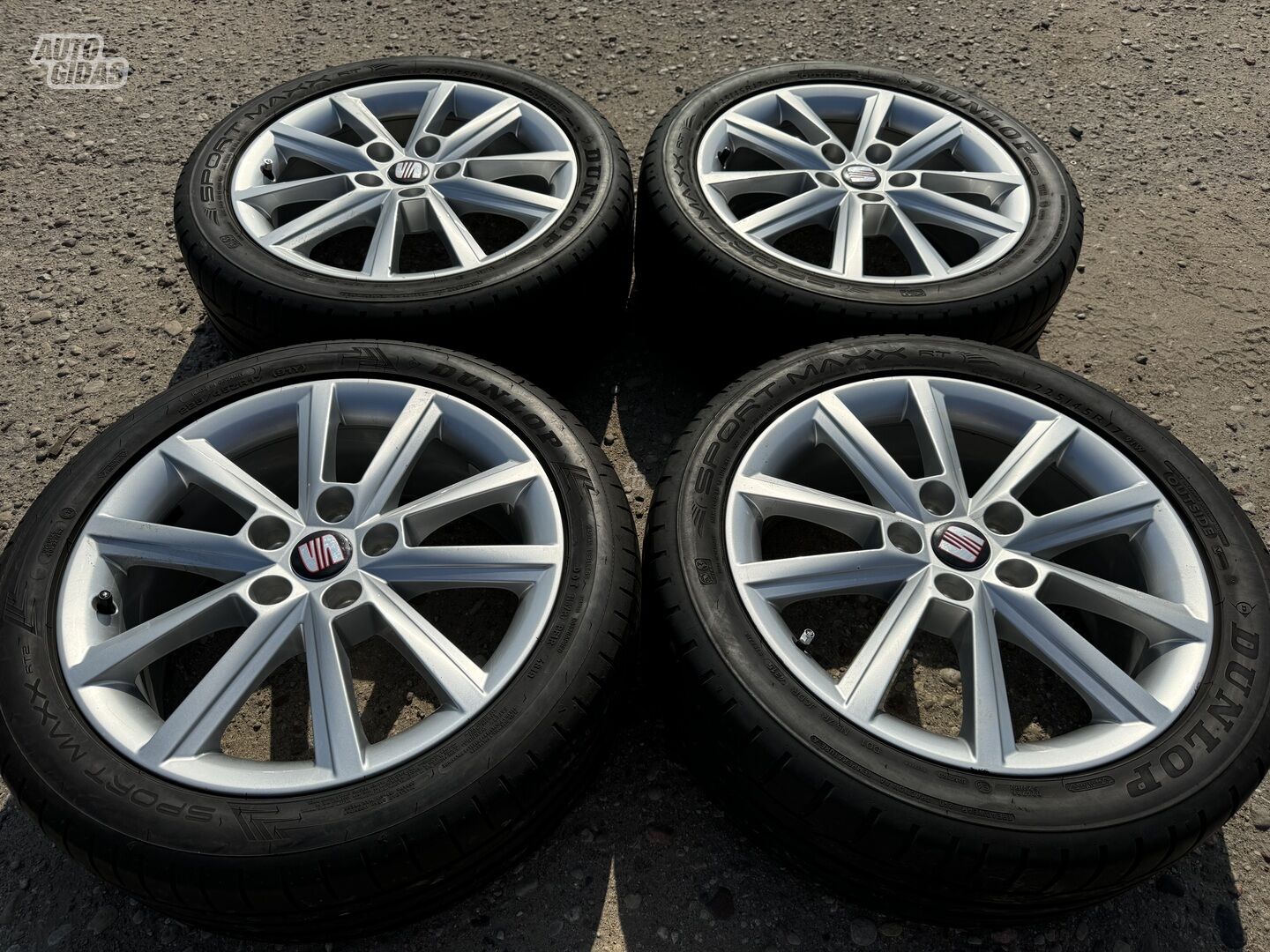 Seat Siunciam, 7J ET49 light alloy R17 rims