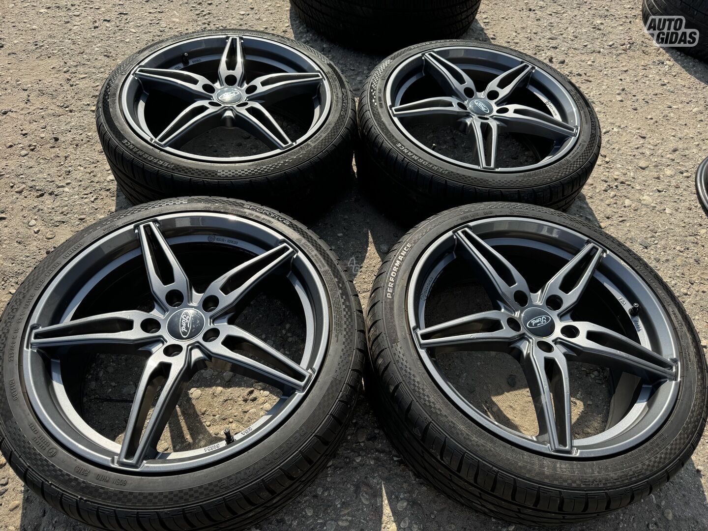 Ford Siunciam, 7,5J ET52 light alloy R18 rims