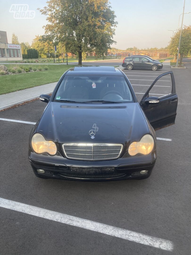 Mercedes-Benz C 180 2003 y Sedan