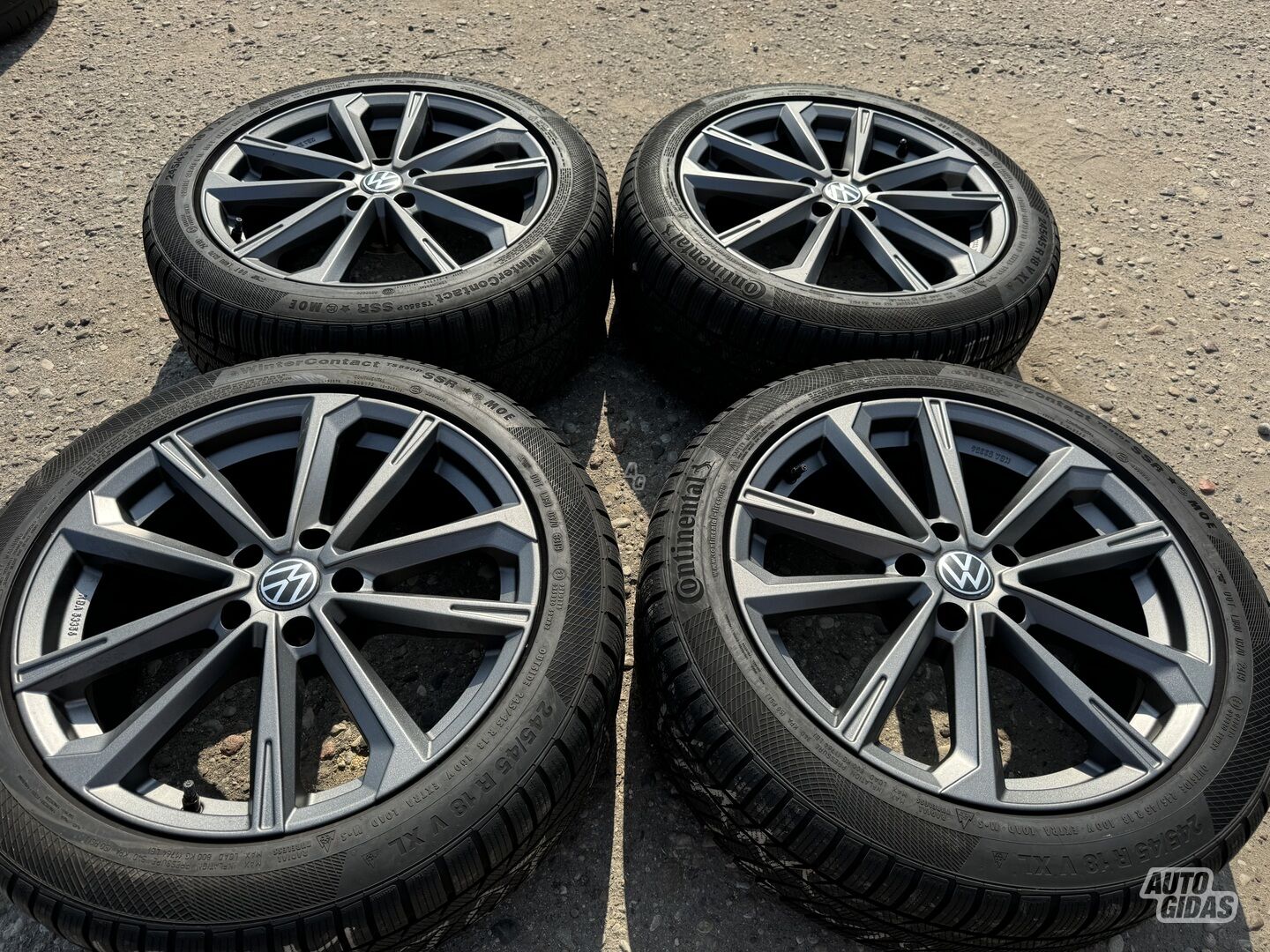 Volkswagen Siunciam, 8J ET35 light alloy R18 rims