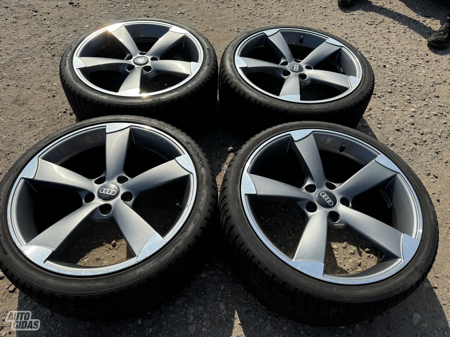 Audi Siunciam, 8,5J ET35 light alloy R19 rims