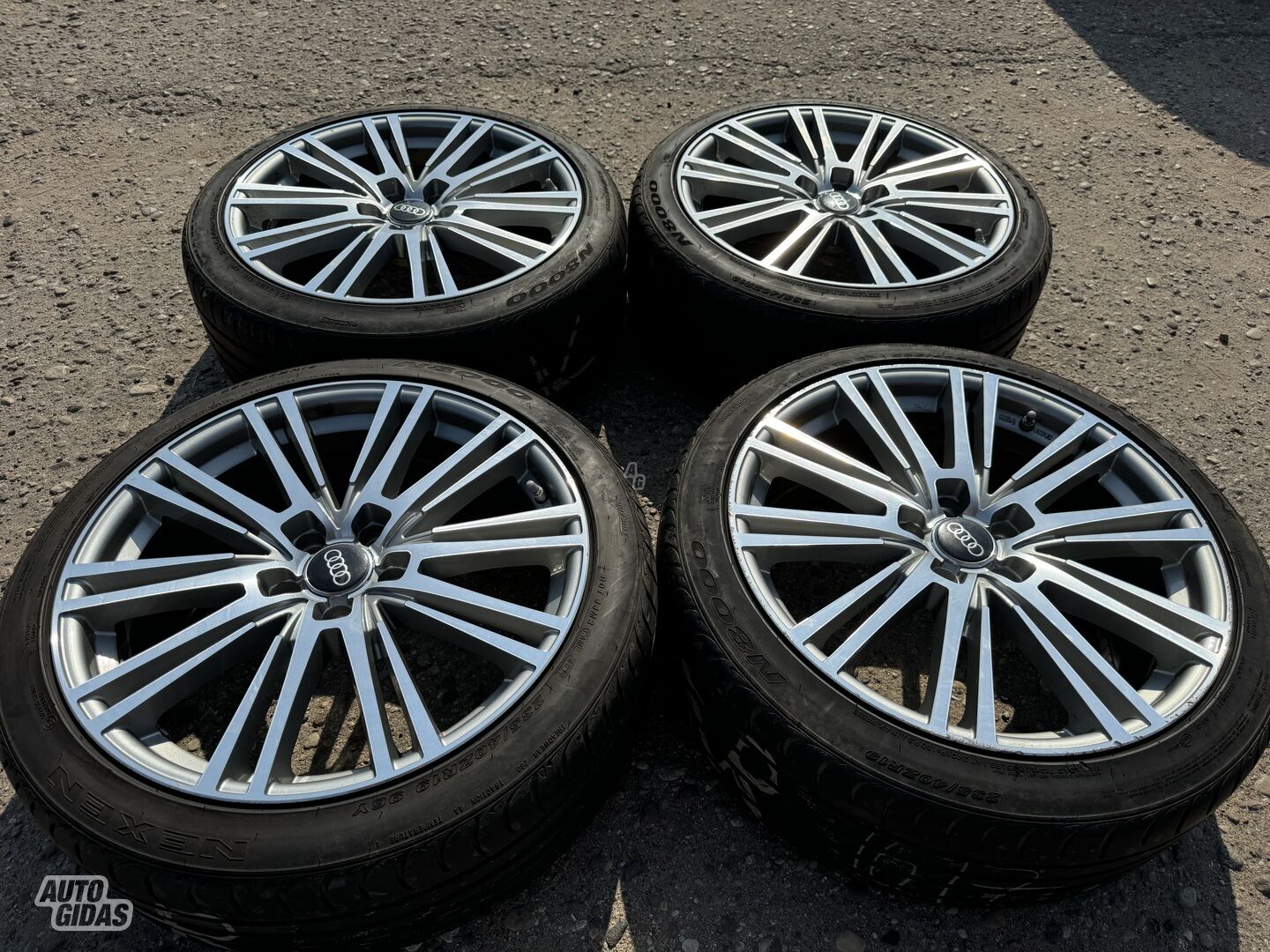 Audi Siunciam, 8,5J ET45 light alloy R19 rims