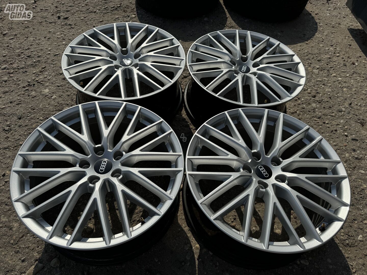 Audi Siunciam, 8J ET50 light alloy R19 rims