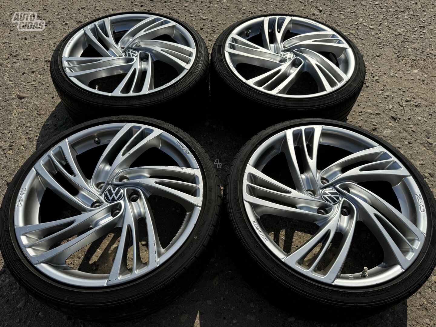 Volkswagen Siunciam, 8J Et48 light alloy R19 rims