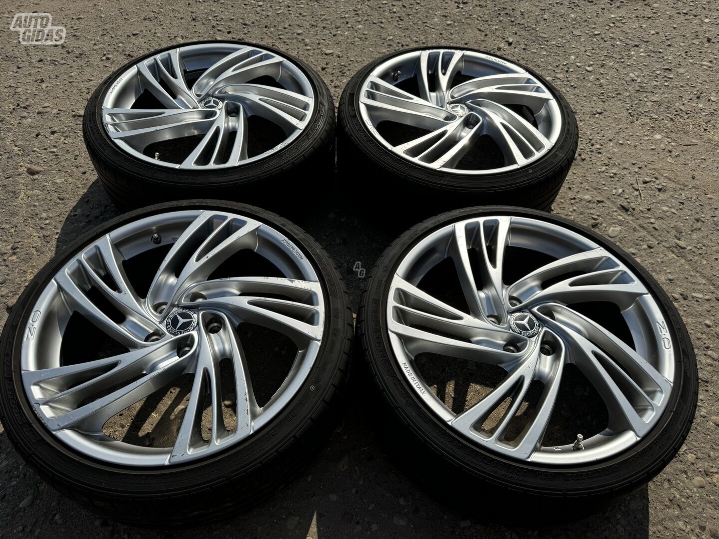 Mercedes-Benz Siunciam, 8J Et48 light alloy R19 rims