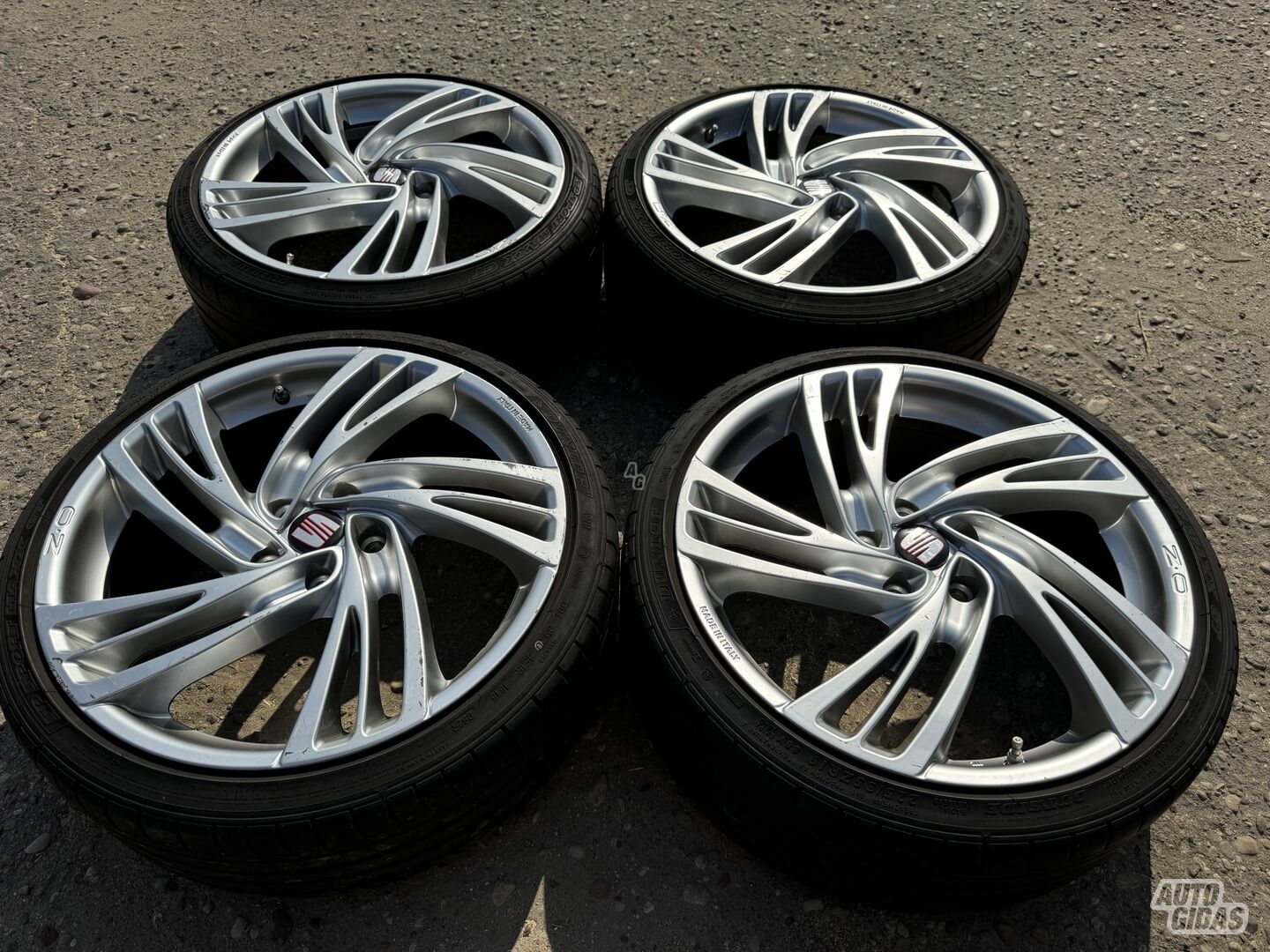 Seat Siunciam, 8J ET48 light alloy R19 rims