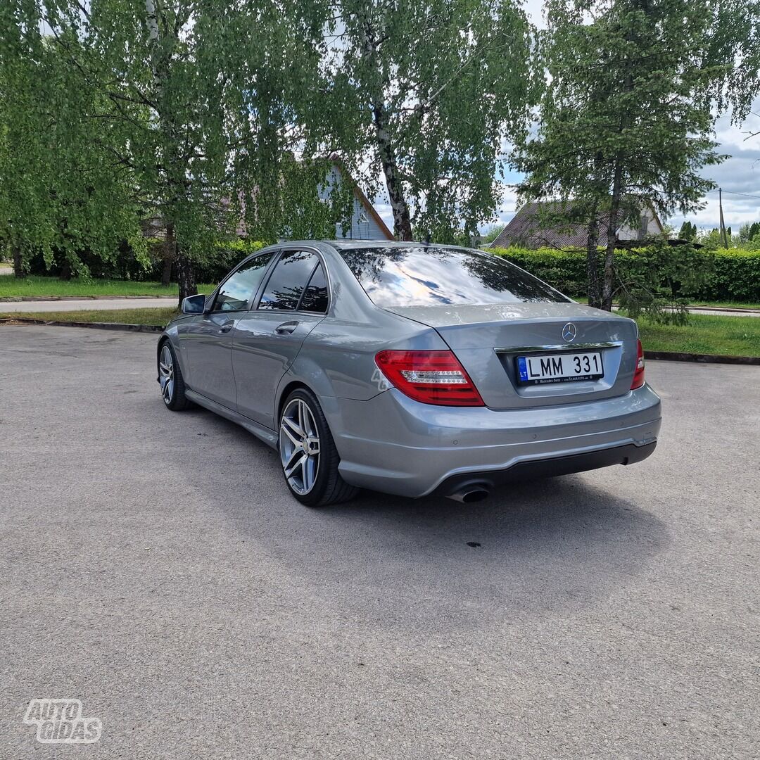 Mercedes-Benz 180 2011 г Седан