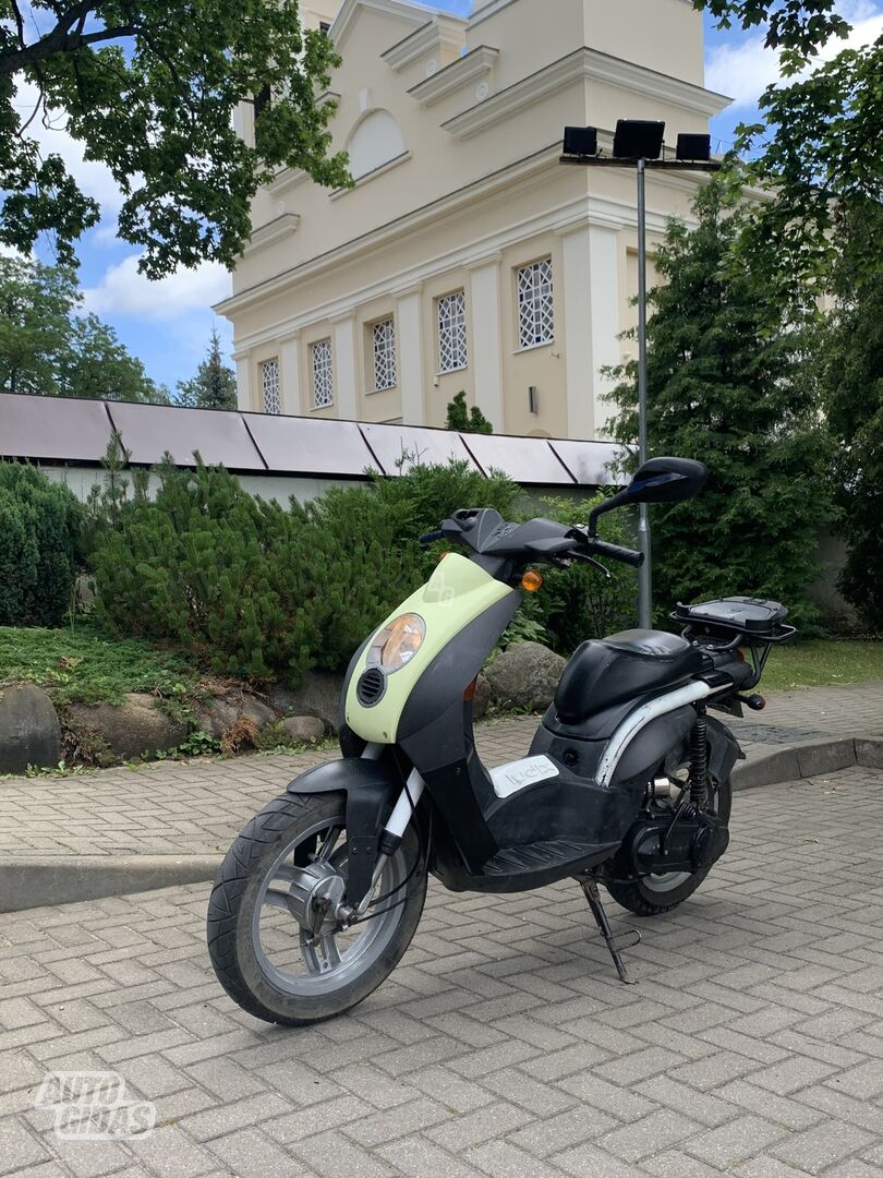 Peugeot Ludix 2010 y Scooter / moped