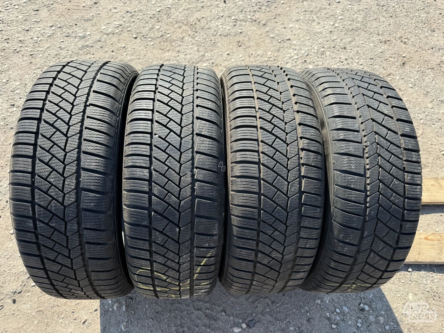 Continental Siunciam, 7-8mm R16 winter tyres passanger car