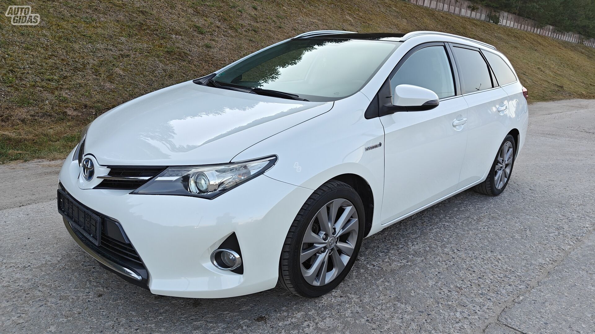 Toyota Auris 2013 г Универсал