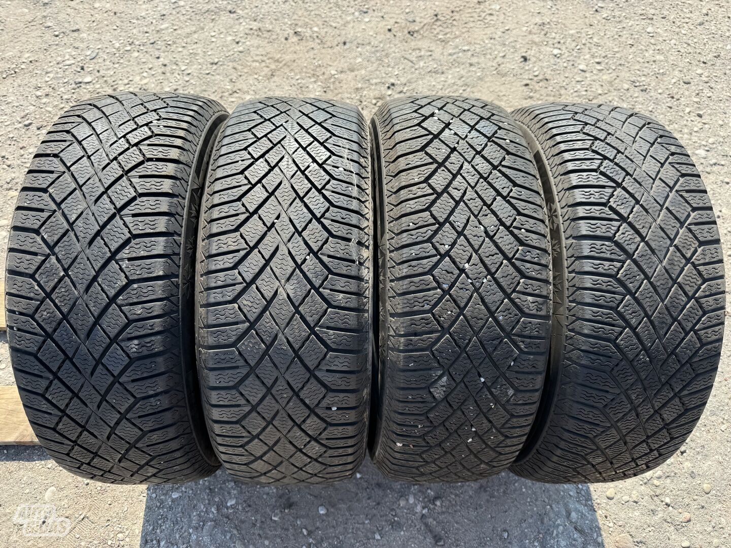 Continental Siunciam, 5+7mm 2020 R16 winter tyres passanger car