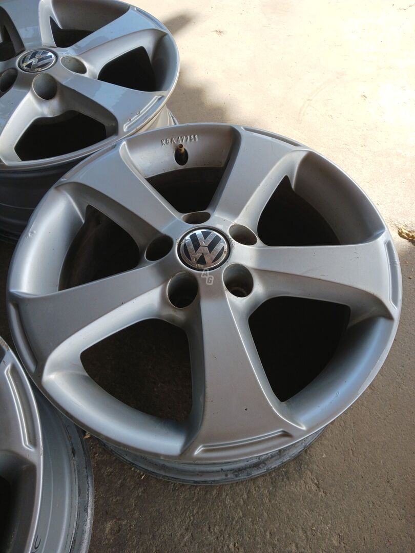 Volkswagen Polo light alloy R15 rims