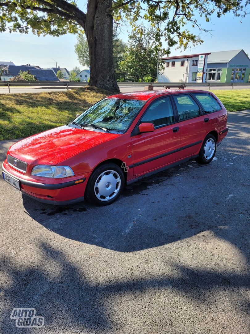 Volvo V40 2000 г Универсал