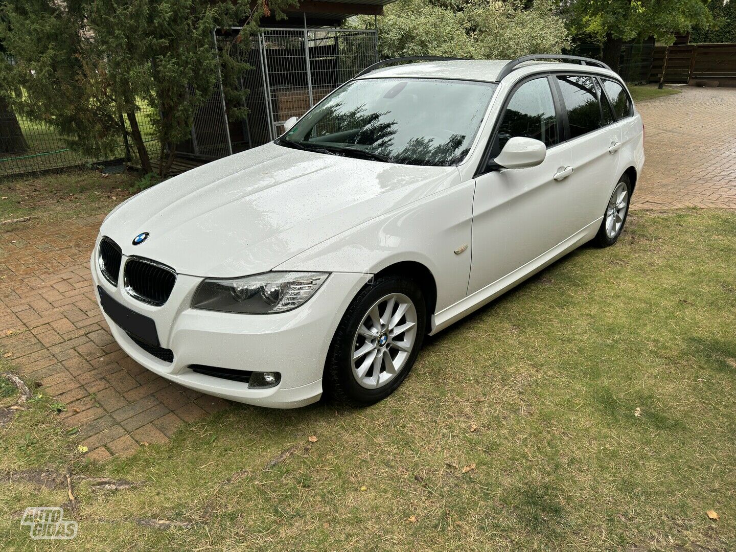 Bmw 318 d Touring 2009 г