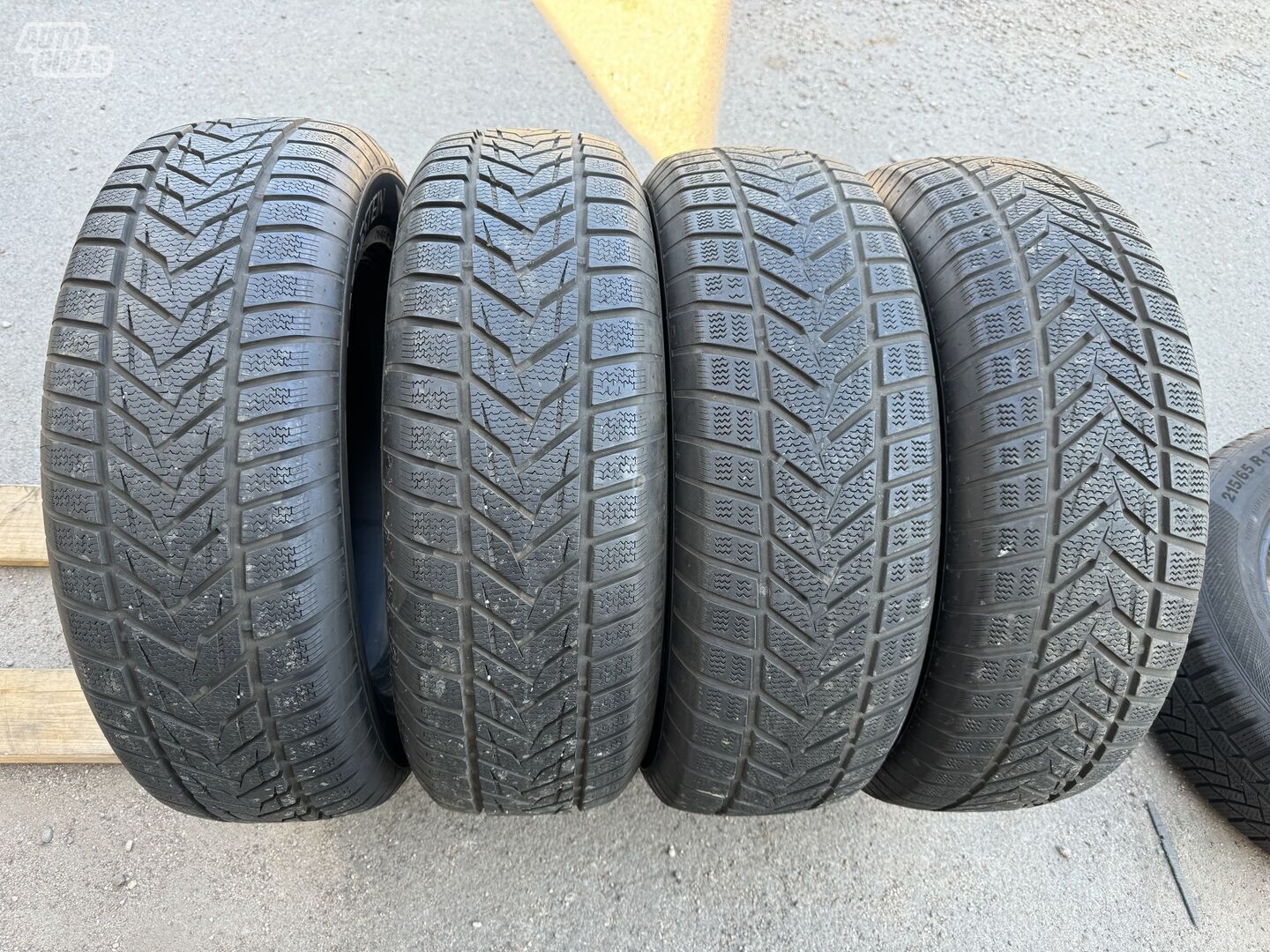 Vredestein Siunciam, 6+8mm R17 winter tyres passanger car