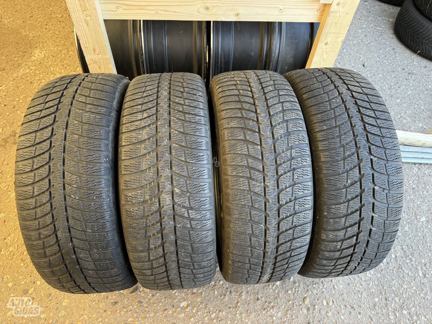 Kumho Siunciam, 6mm R17 winter tyres passanger car