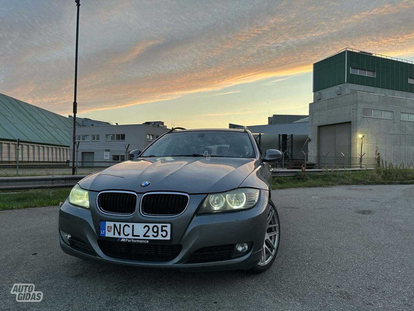 Bmw 320 d Touring 2009 г