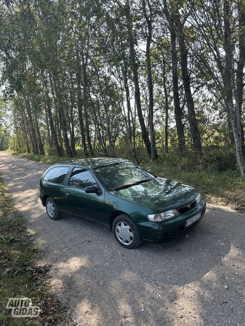 Nissan Almera 1999 г Хэтчбек