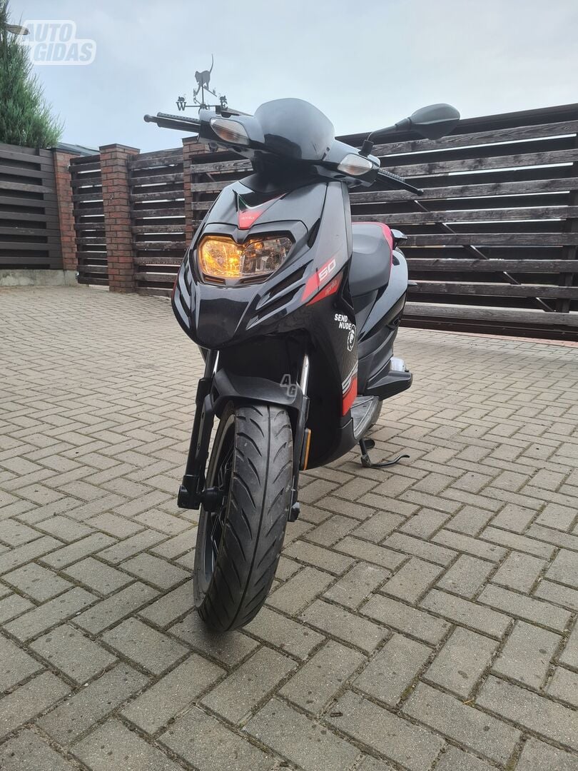 Aprilia SR 2017 y Scooter / moped