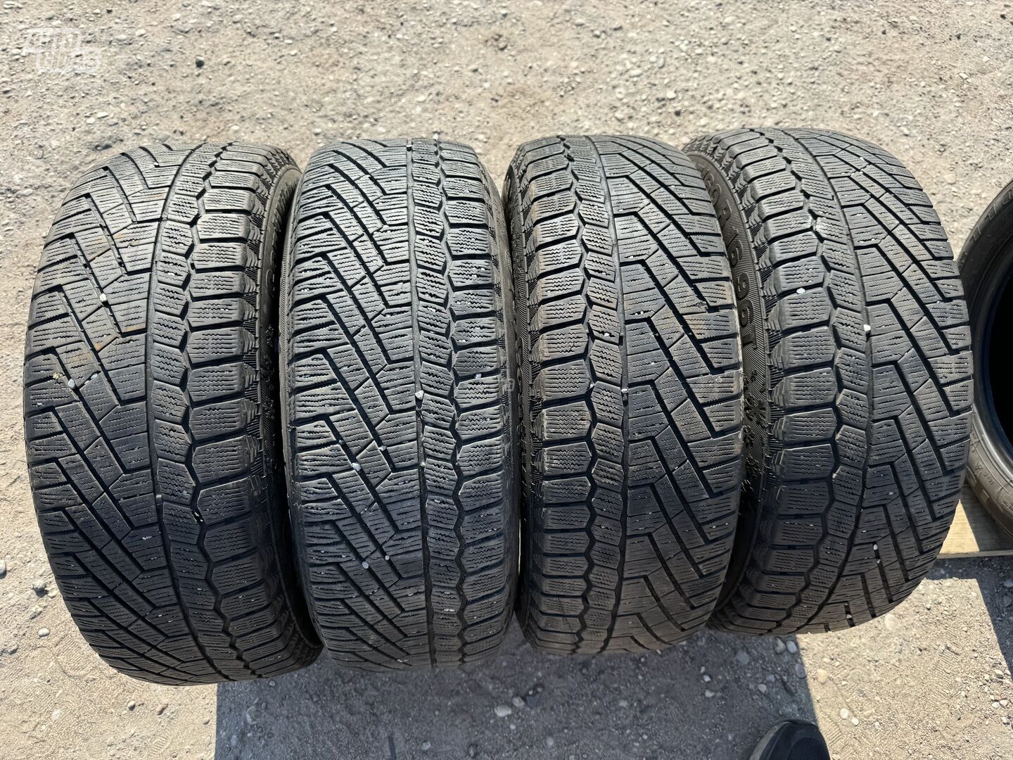 Continental Siunciam, 5-6mm R16 winter tyres passanger car