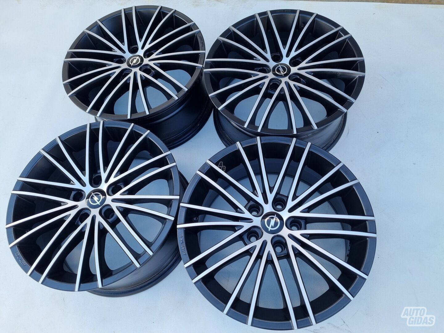 Opel Insignia II Insignia light alloy R17 rims