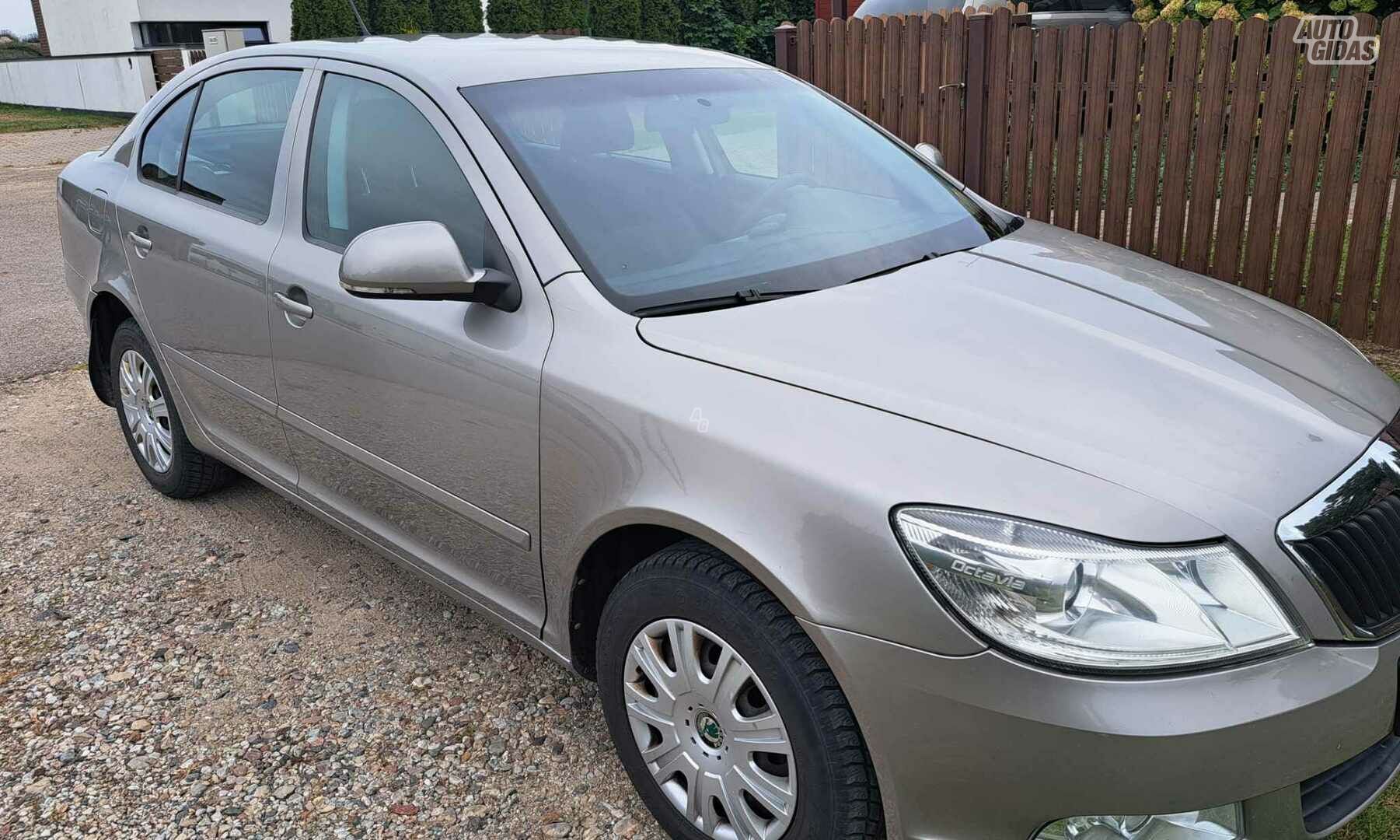 Skoda Octavia 2011 y Hatchback