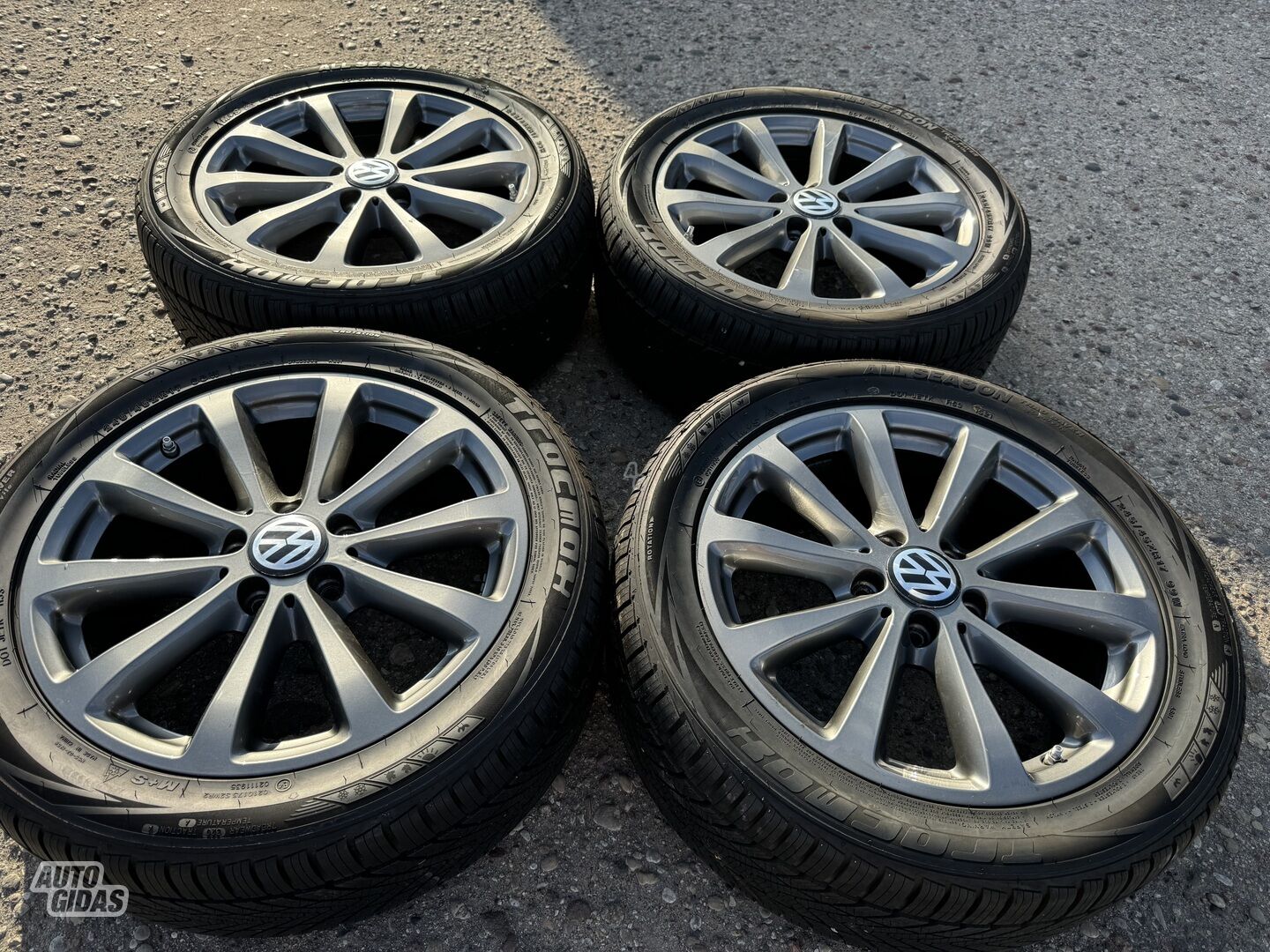 Volkswagen Siunciam, 7,5J ET40 light alloy R17 rims