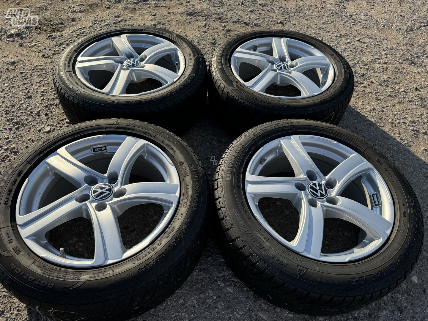 Volkswagen Siunciam, 7,5J ET47 light alloy R17 rims