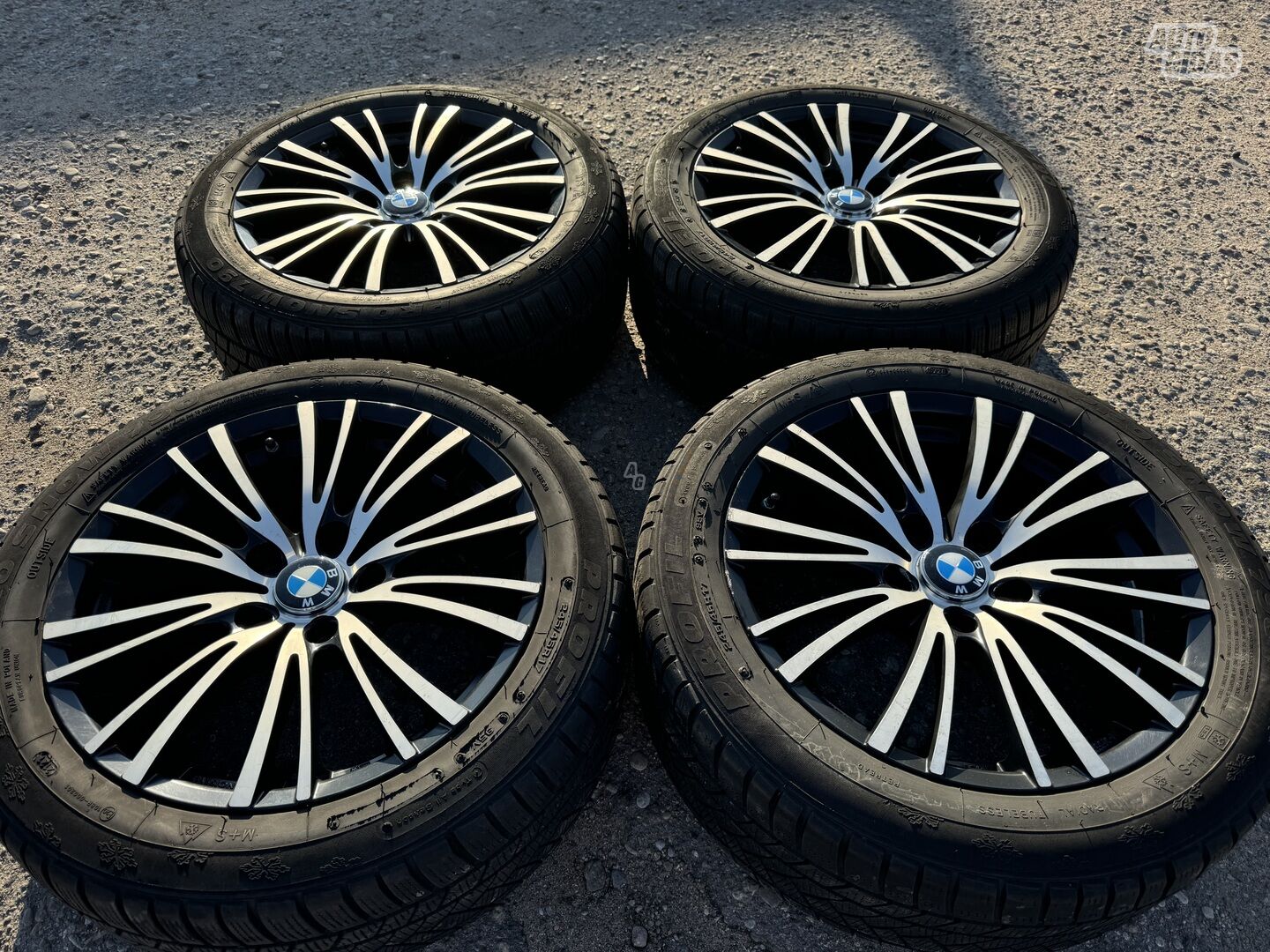 BMW Siunciam, 8J ET40 light alloy R17 rims