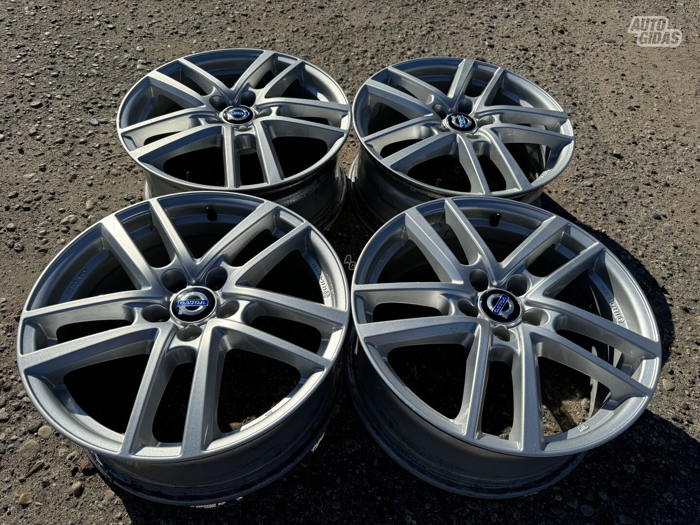 Volvo Siunciam, 7,5J ET45 light alloy R18 rims