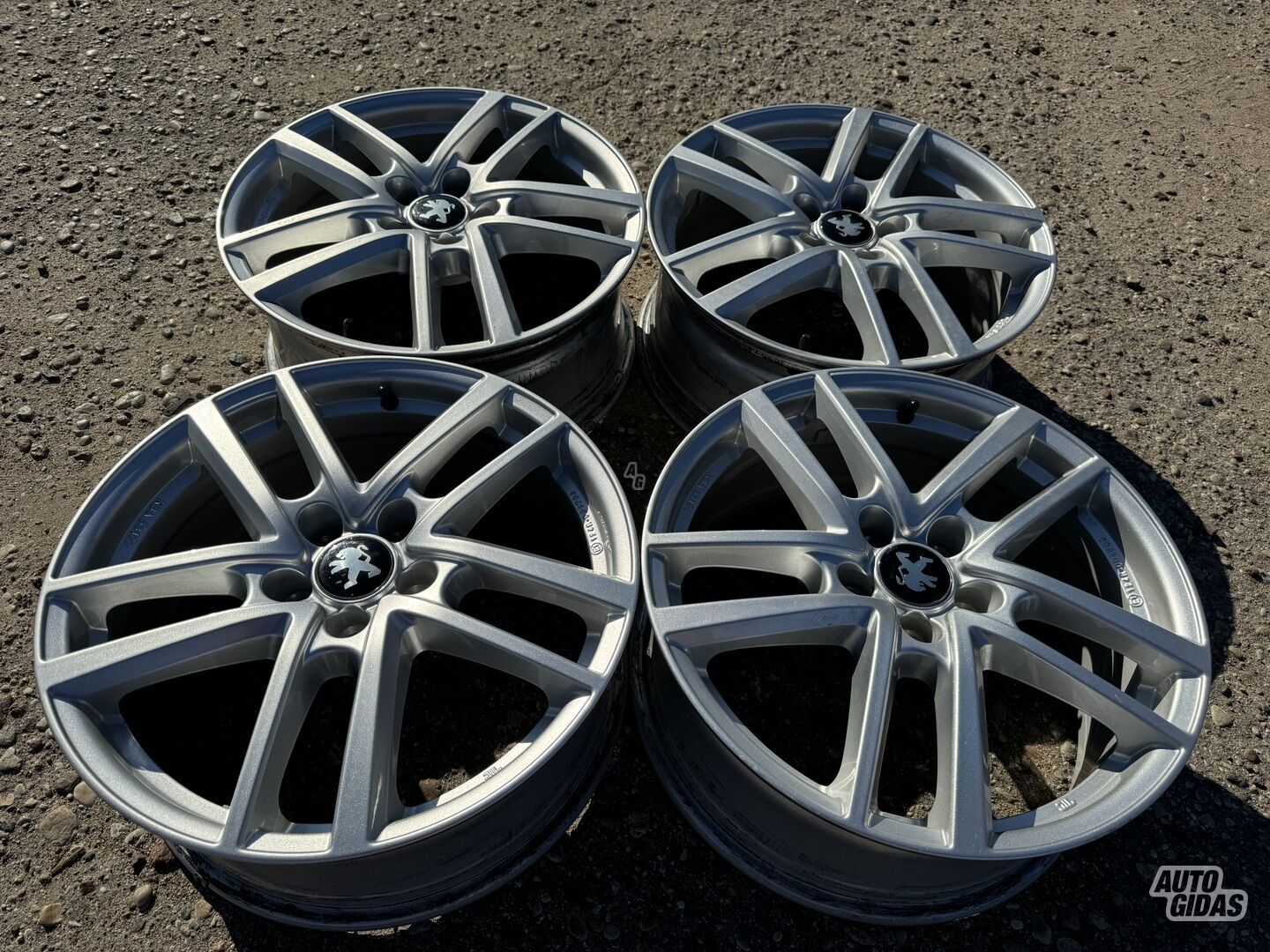 Peugeot Siunciam, 7,5J ET40 light alloy R18 rims