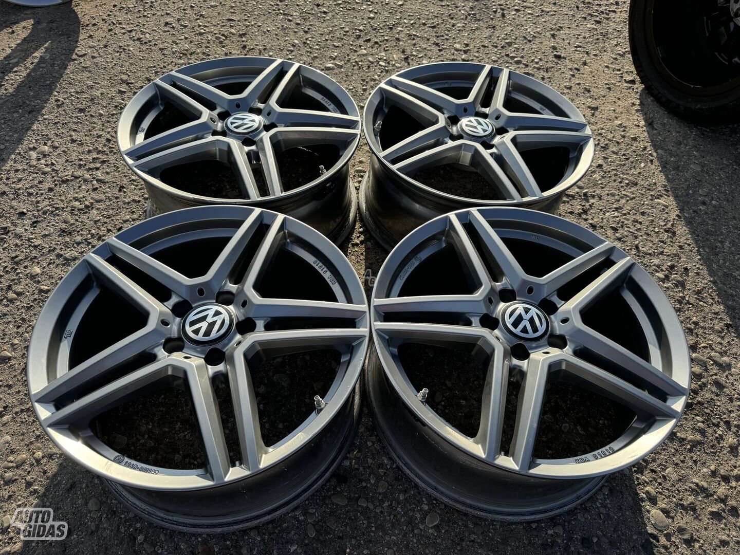 Volkswagen Siunciam, 8J ET48 light alloy R18 rims