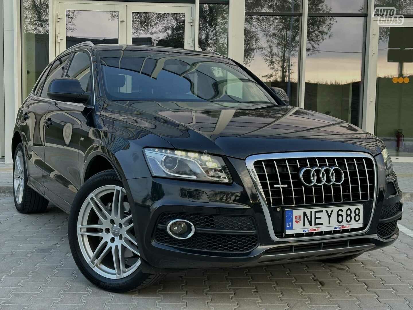 Audi Q5 2009 y Off-road / Crossover