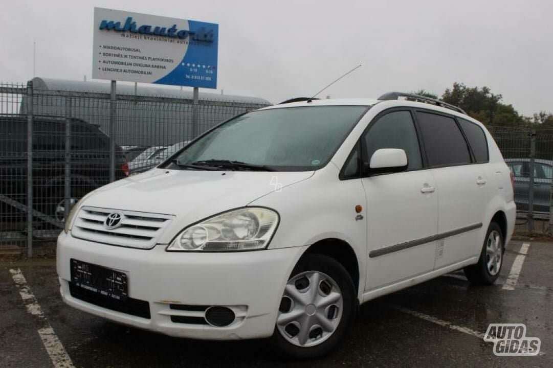 Toyota Avensis Verso 2.0 2003 m