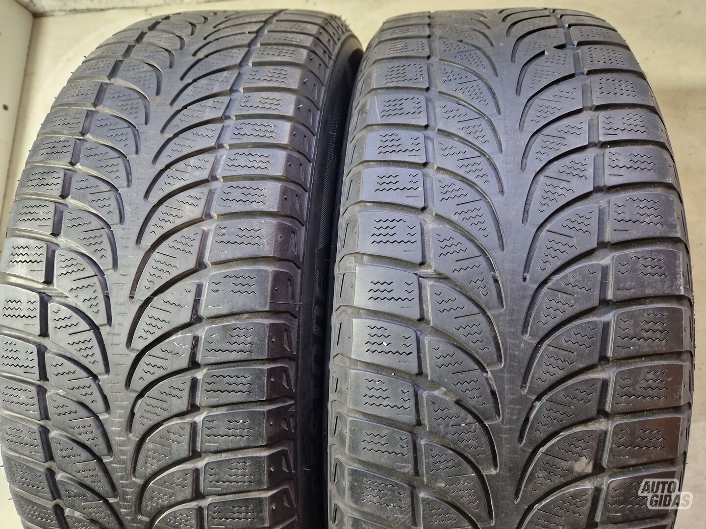 Bridgestone 4mm R18 universalios padangos lengviesiems