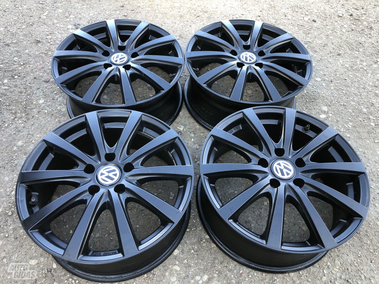 Volkswagen Siunciam, 7J ET40 light alloy R17 rims