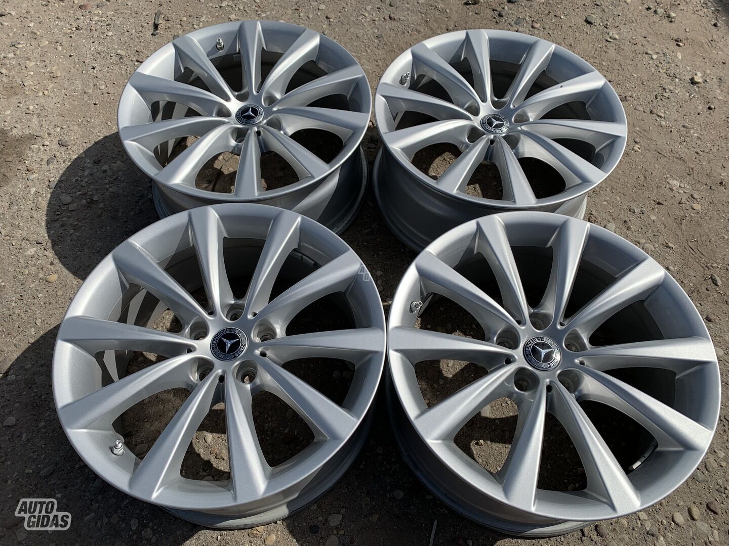 Mercedes-Benz Siunciam, 8J ET30 light alloy R18 rims