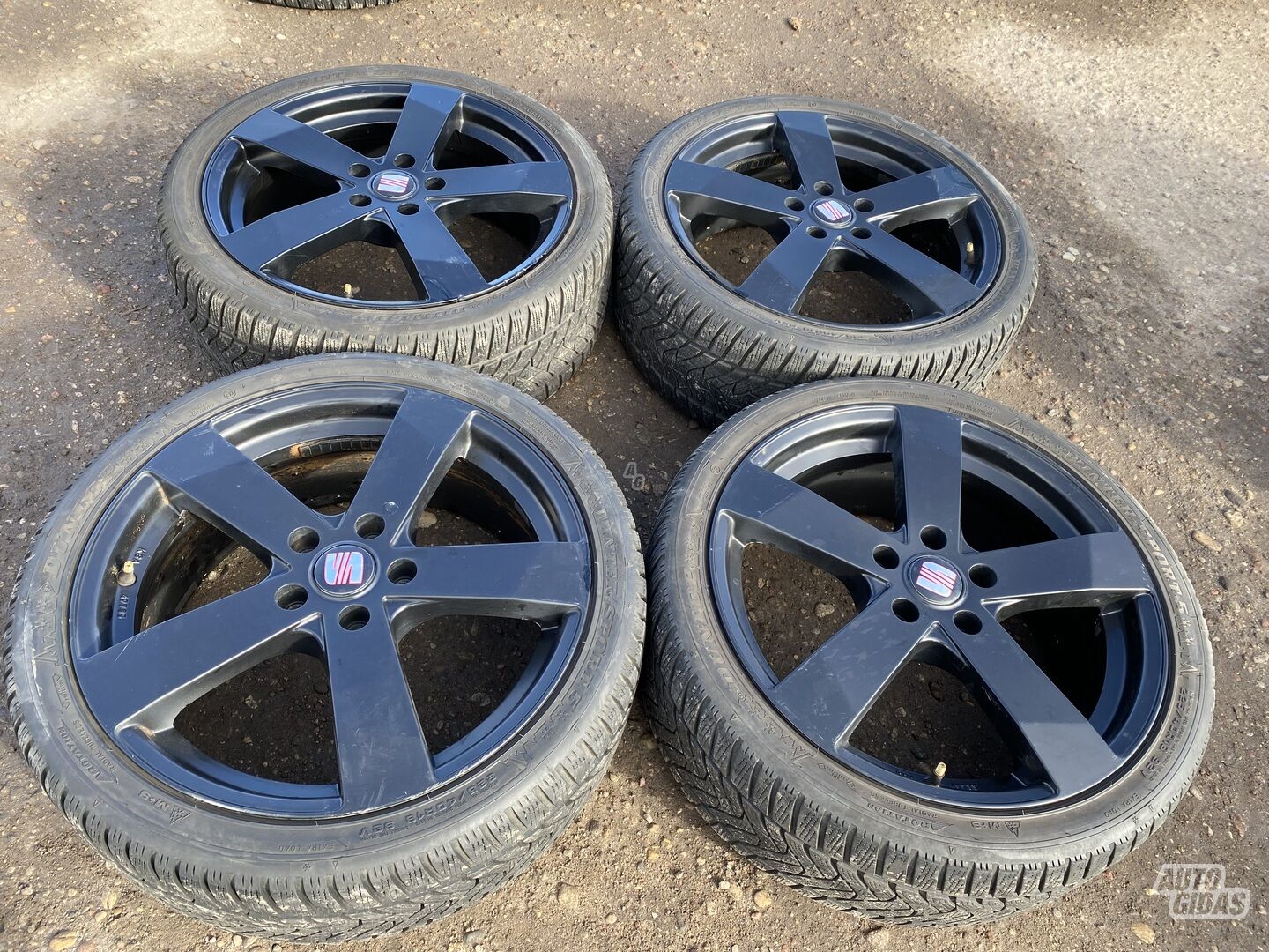 Seat Siunciam, 7,5J ET51 light alloy R18 rims