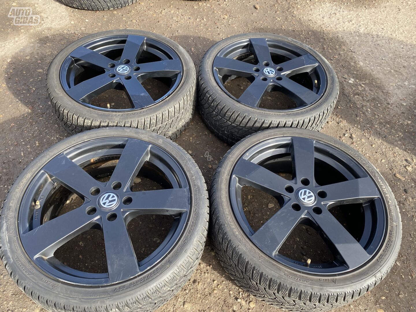 Volkswagen Siunciam, 7,5J ET51 light alloy R18 rims