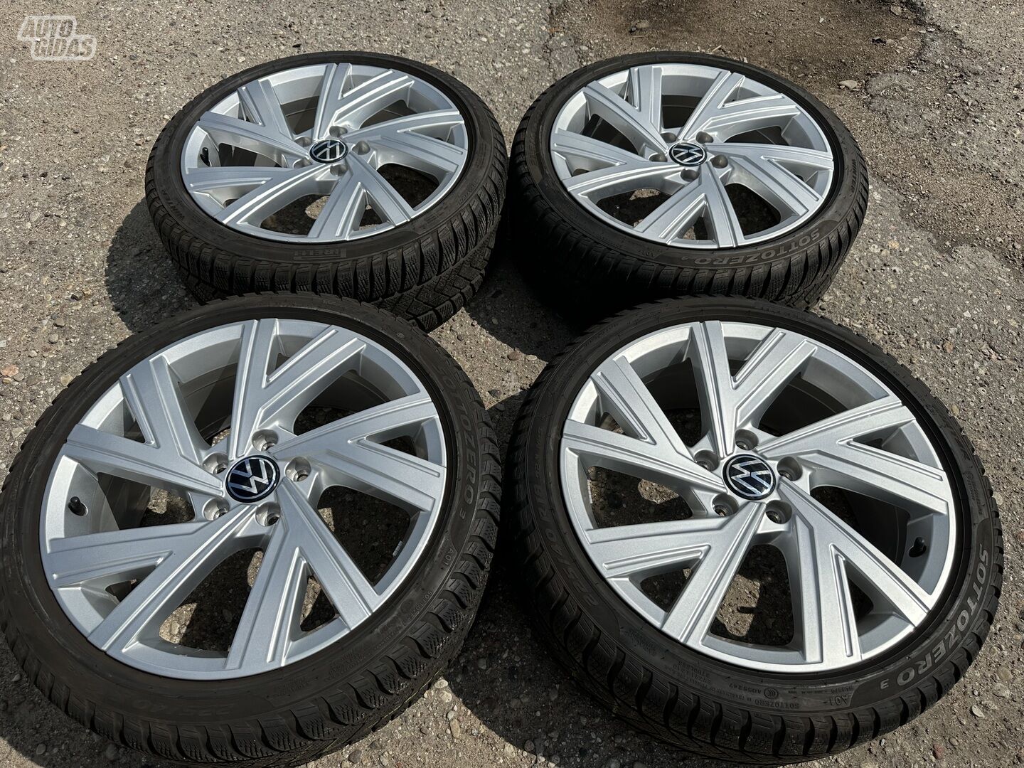 Volkswagen Siunciam, 7,5J ET51 light alloy R18 rims