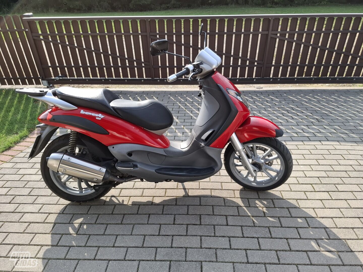 Piaggio Beverly 2002 y Scooter / moped