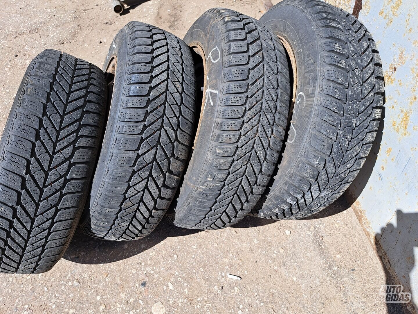 R14 universal tyres passanger car