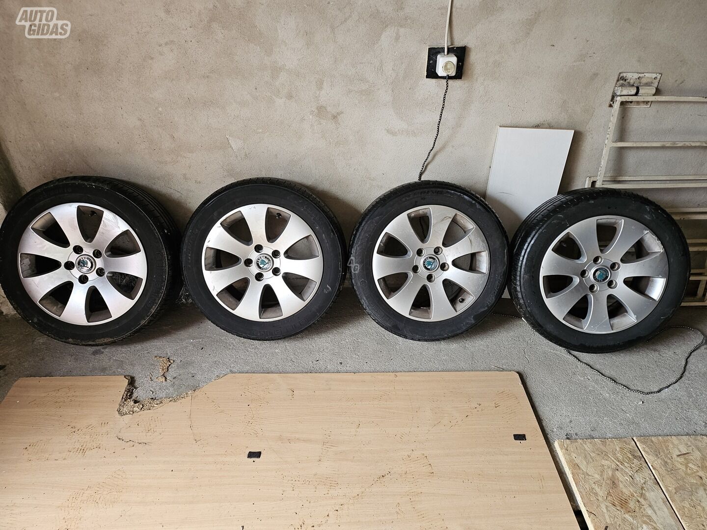 Superb light alloy R16 rims