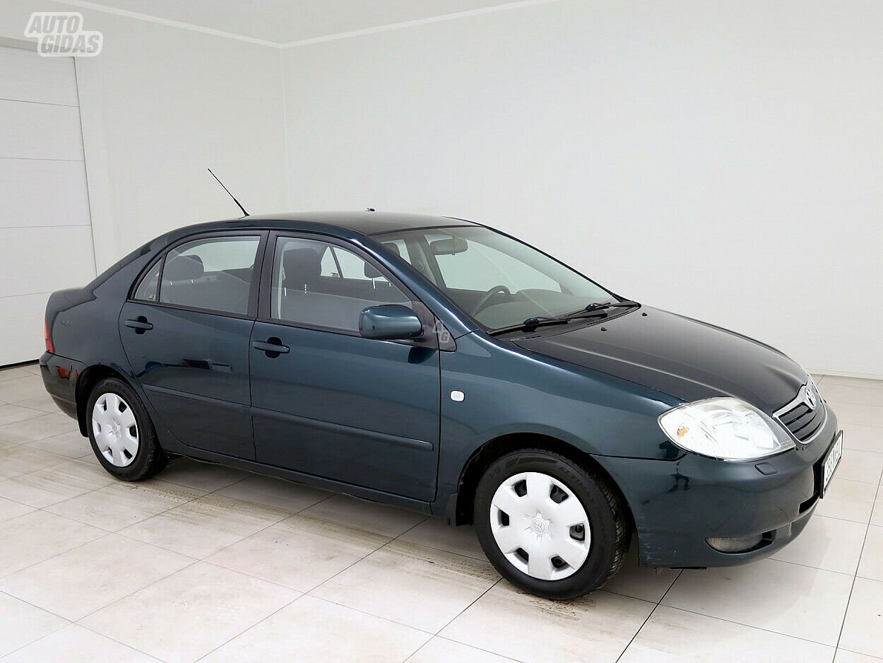 Toyota Corolla 2004 г Седан