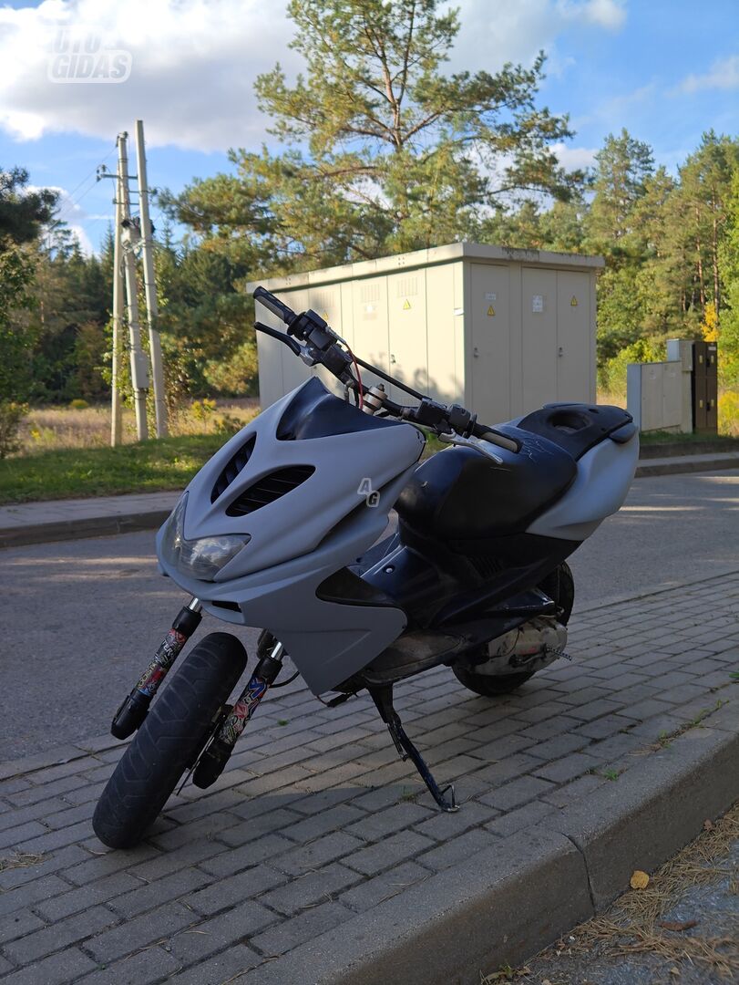 Yamaha Aerox 2000 y Scooter / moped