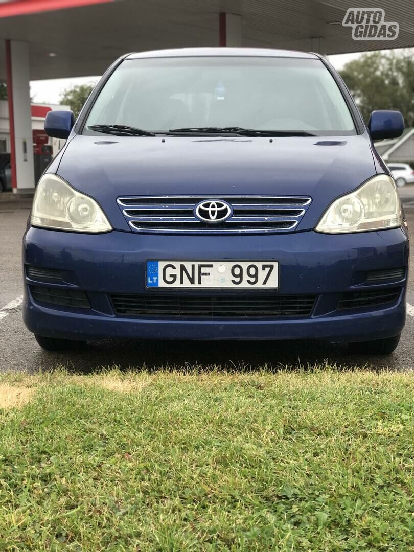 Toyota Avensis Verso 2004 m Vienatūris